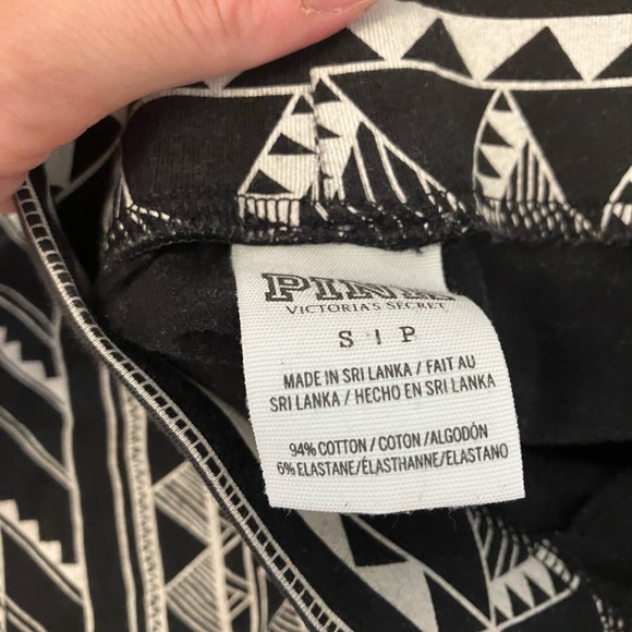SOLD - Victoria’s Secret PINK Black/White Aztec Tribal Triangle Pattered Skirt - Picture 2 of 2